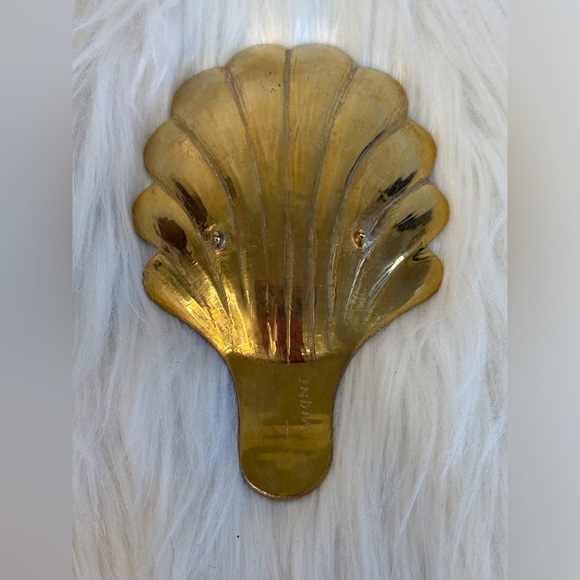 Gold Brass Shell-Shaped Decorative Dish - Picture 2 of 5